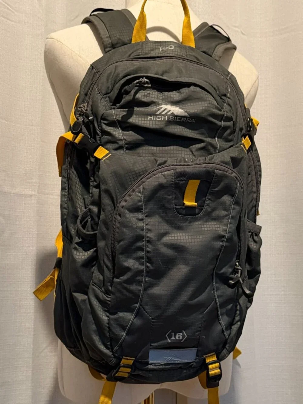 High Sierra Hydration Backpack Daypack Gray Gold Outdoor Hiking Travel